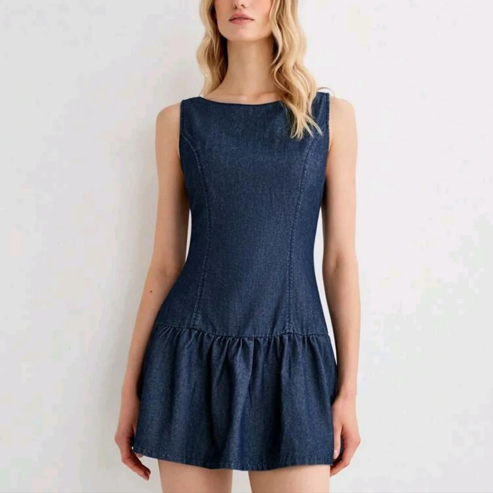 Women Simple Solid Color Sleeveless Denim Dress, Casual Everyday Wear - Picture 3 of 4